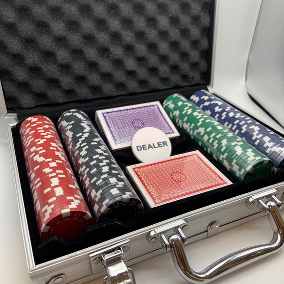 Premium Casino Style Poker Set Poker Chips, Cards, & More with Carrying Case - Picture 6 of 16